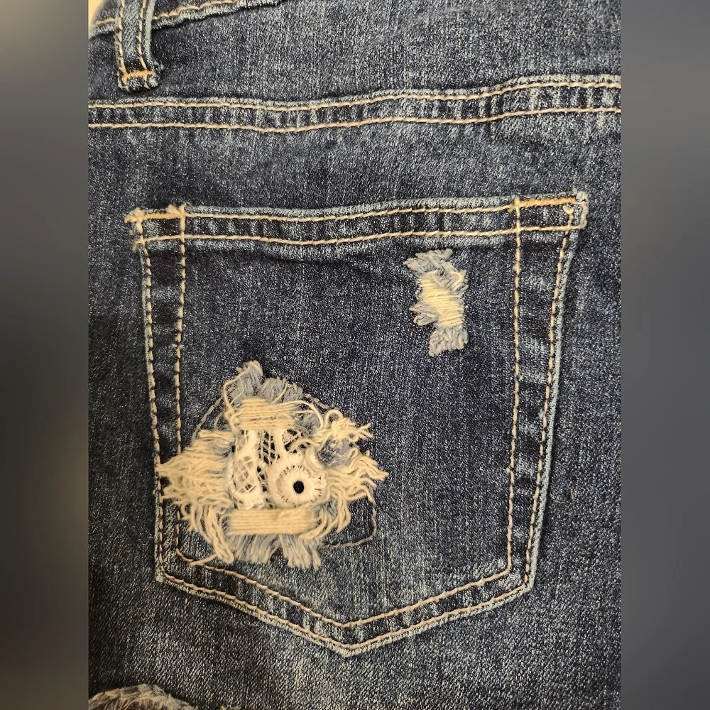 Shorts - Picture 4 of 5